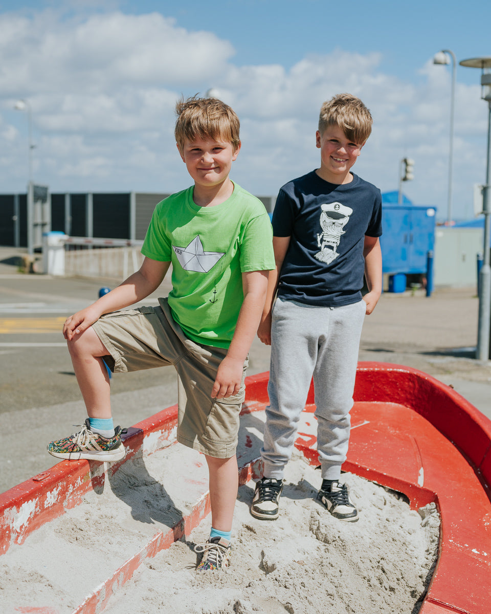 T-shirt med papirsbåd barn DGV